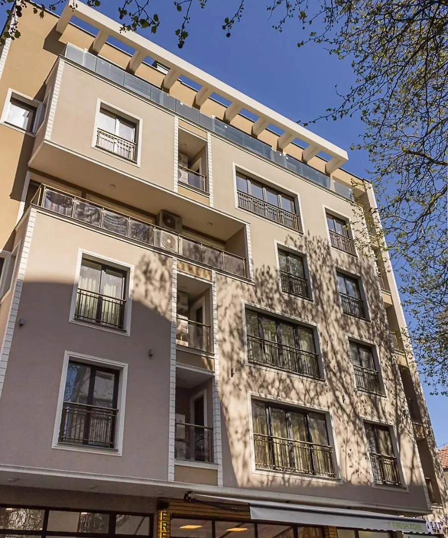2Bd Home In The Heart Of Varna With Parking - Gold By Flat Mаnаger