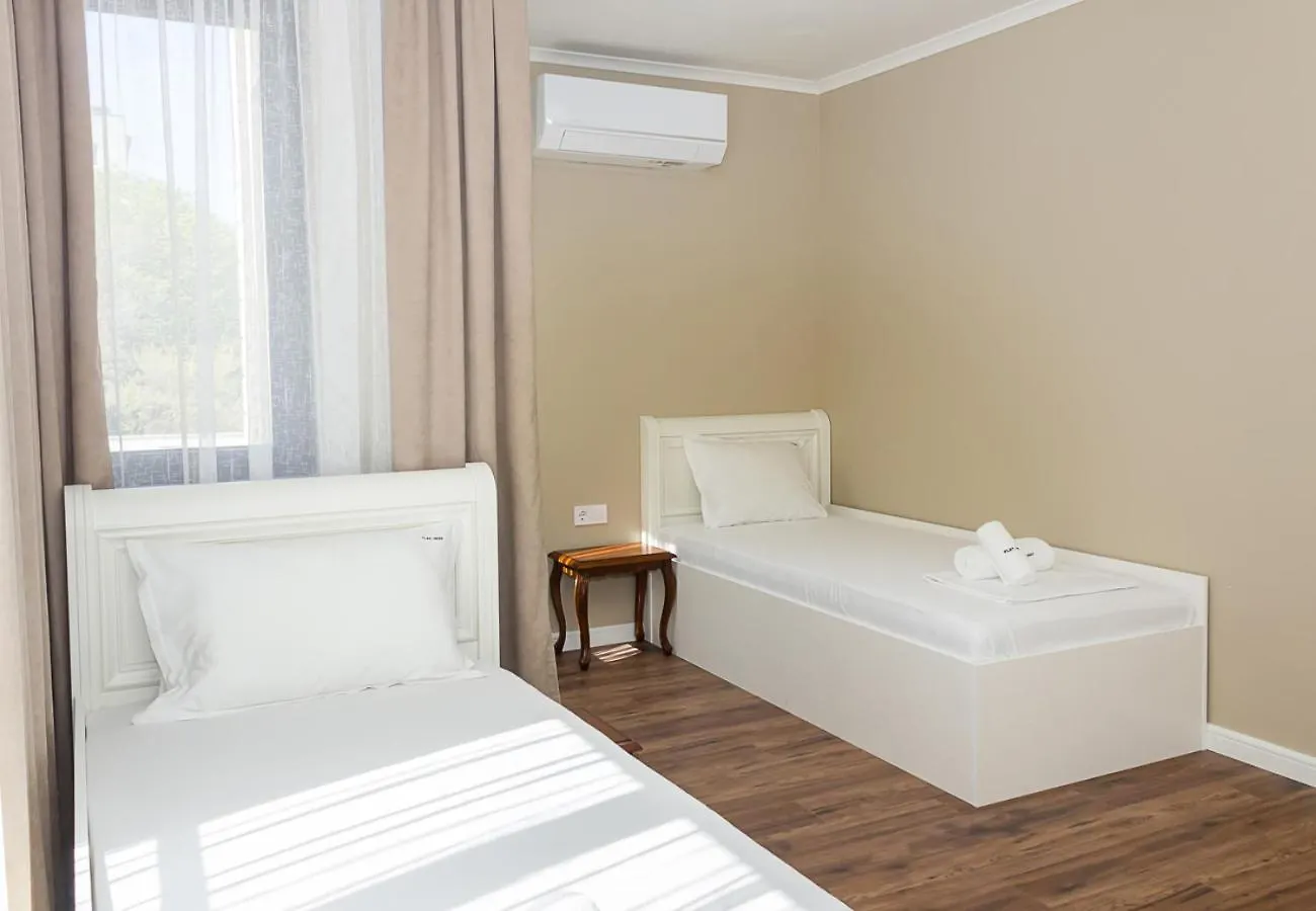 2Bd Home In The Heart Of Varna With Parking - Gold By Flat Mаnаger