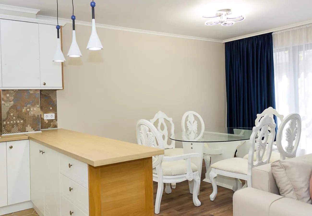 2Bd Home In The Heart Of Varna With Parking - Gold By Flat Mаnаger